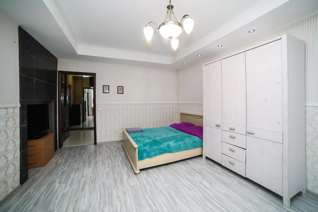 Apartment Позитивненькая Квартирка